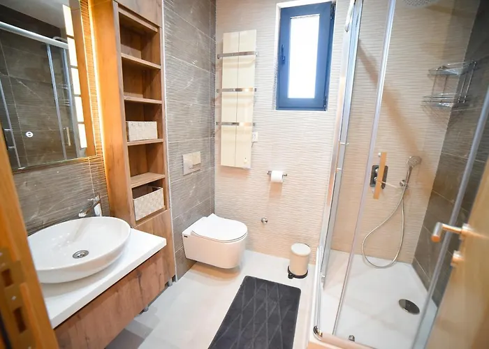 Center Valley In Pekovic شقة