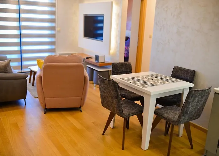 Center Valley In Pekovic شقة *